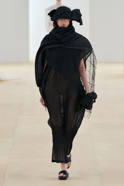 Look 28
